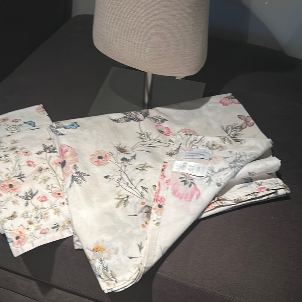Pottery Barn Floral shower curtain with two small tea towels included